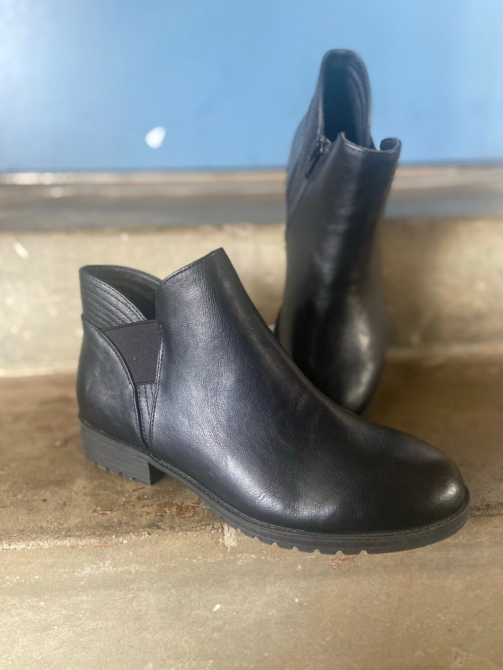 Kim Roger’s black lug sole faux leather ankle boot-size 8 Wide
